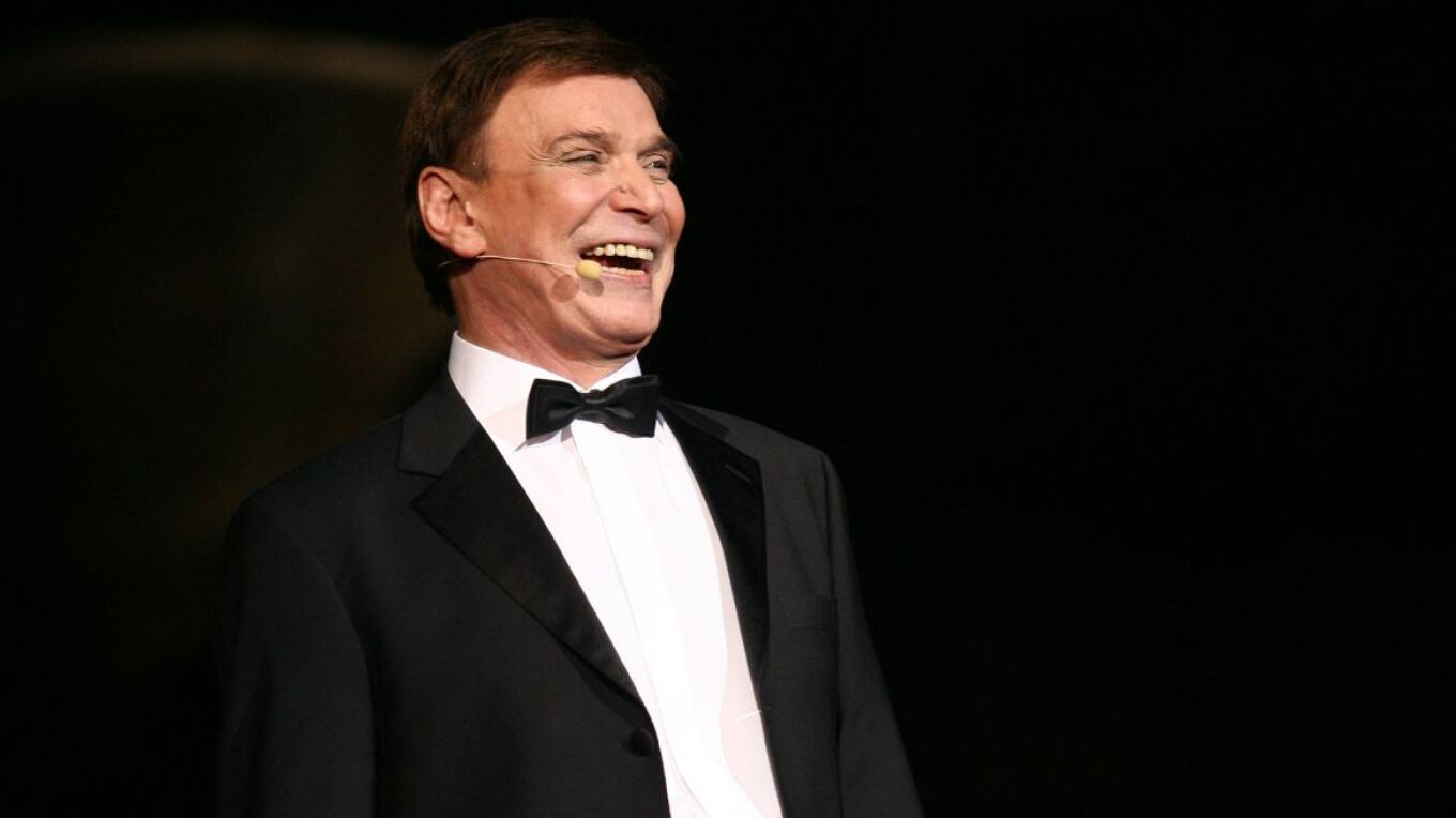 Legendary Greek Showman Giorgos Marinos Passes Away at 87