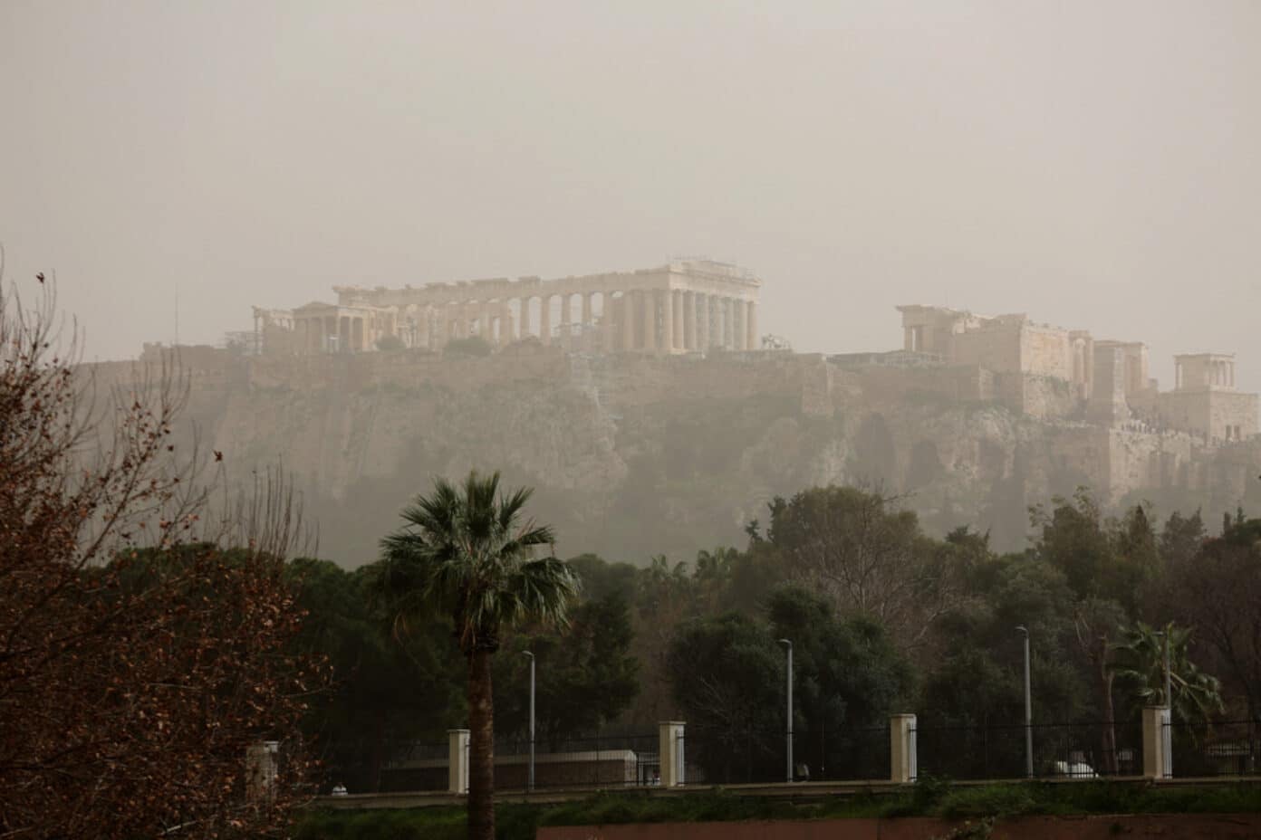 Rain, Siberian Cold, and Saharan Dust Grip Greece - GreekReporter.com