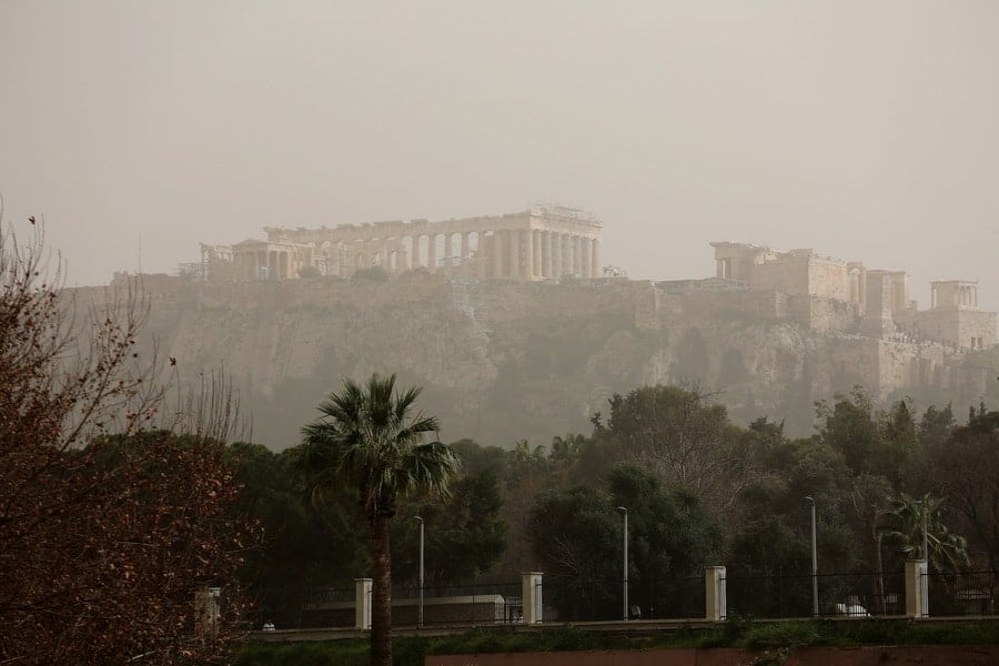 Dust from the Sahara has moved toward the Greek peninsula