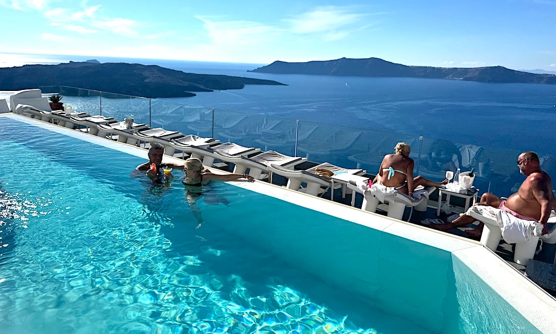 Santorini_Greece_luxury-hotels_luxury-vacations