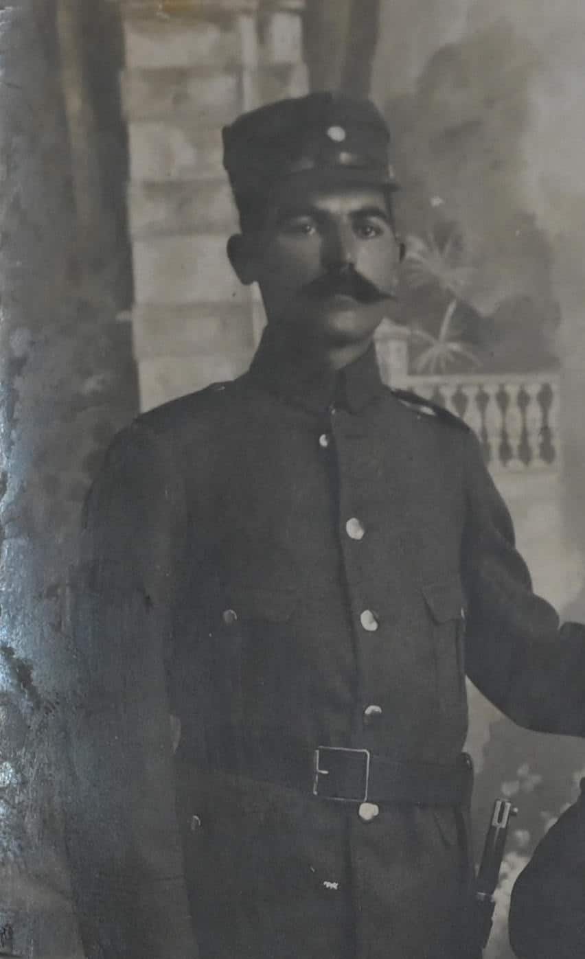 Evangelinos, who had been a Greek immigrant and had settled for some time in Savannah, Georgia as a soldier in the uniform of the Lesbian Phalanx.