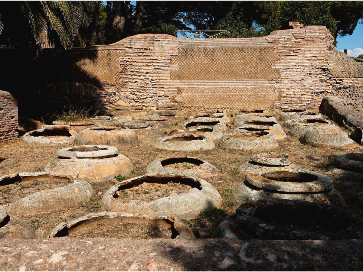 Dolia embedded successful  a storeroom