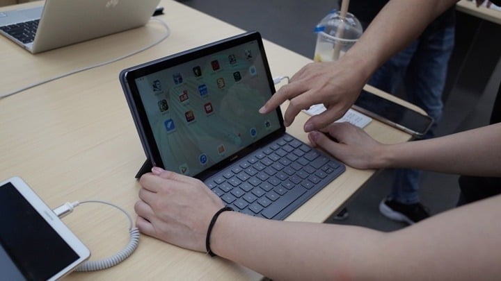 OECD Says Greece and Estonia Lead the Way in AI-Driven Education