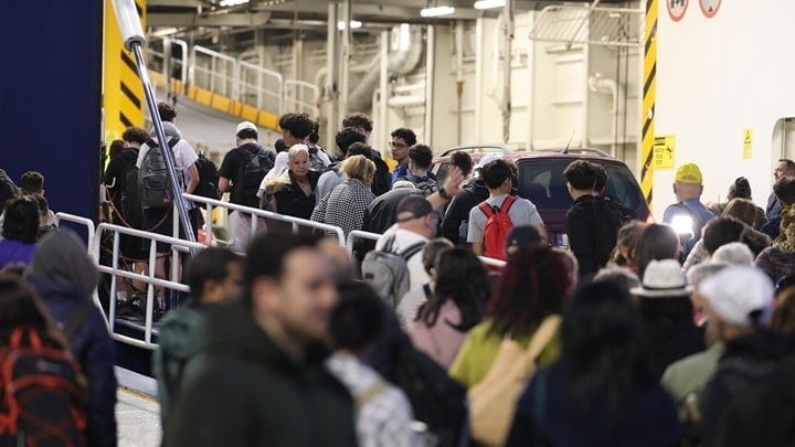 The Great Easter Exodus: Thousands Depart Athens for the Holidays
