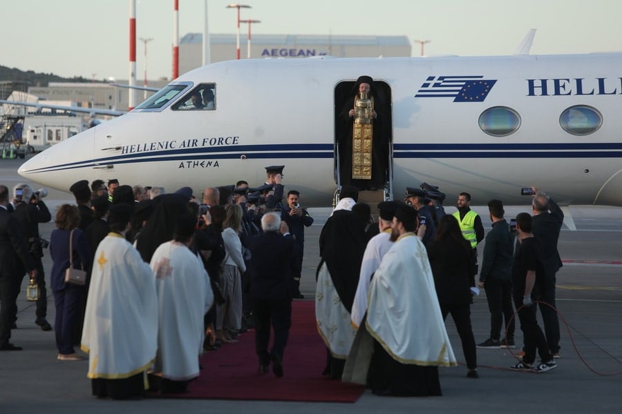 Special Flights to Transport Holy Light Across Greece Ahead of Easter