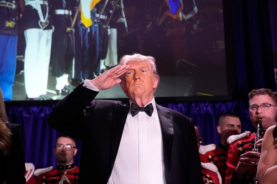 Donald Trump saluting