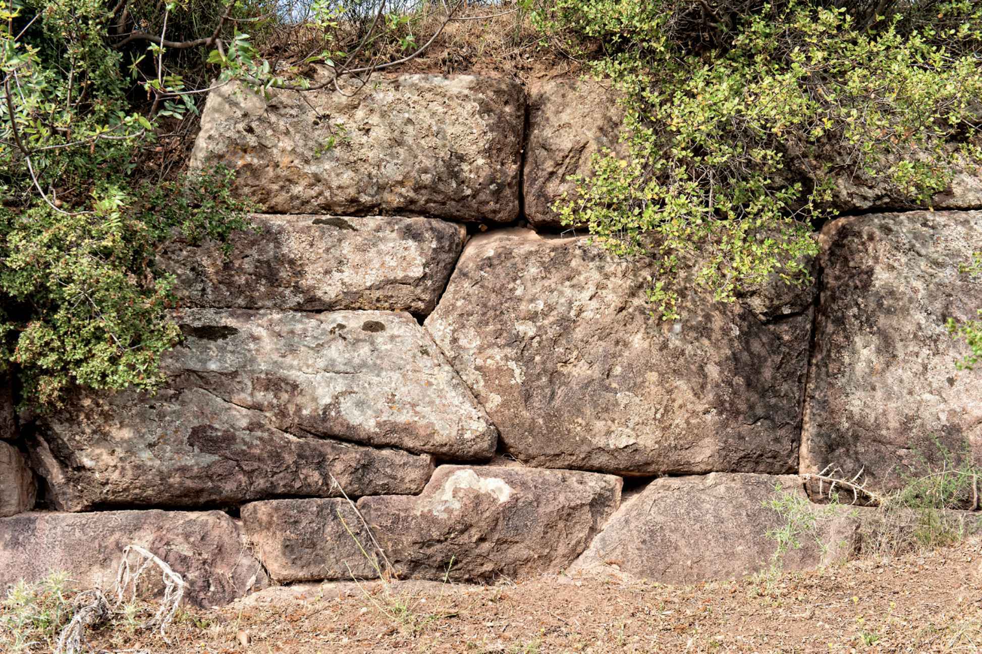 Trapezoidal walls at the Karaburç fortification