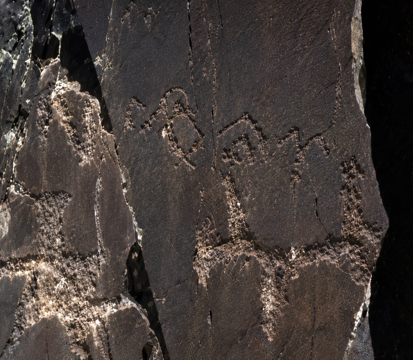 A rare Old Turkic runic inscription at Burkhansai Gorge