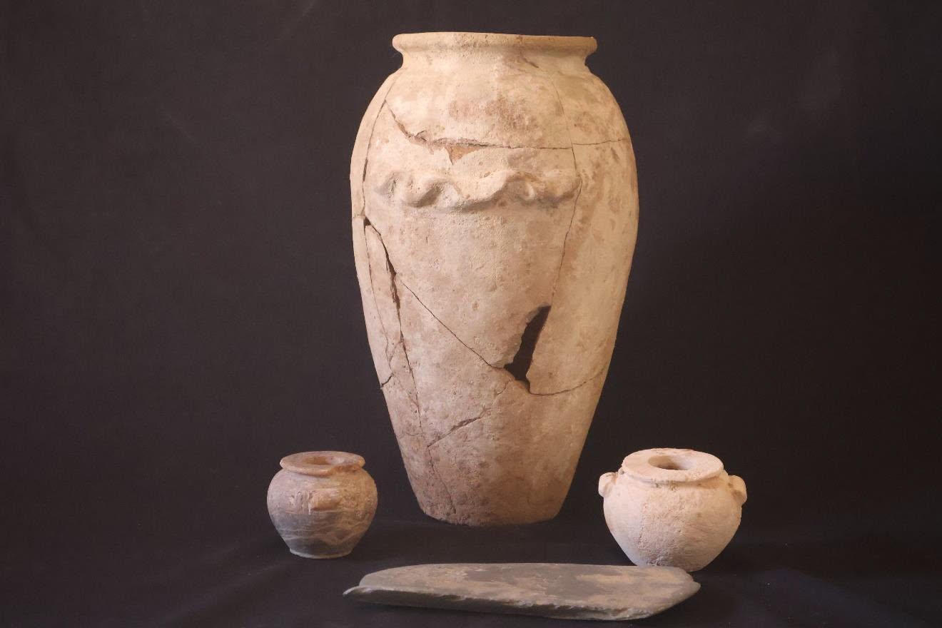 Black-topped pottery found at Gabal El-Tair in Minya, Egypt