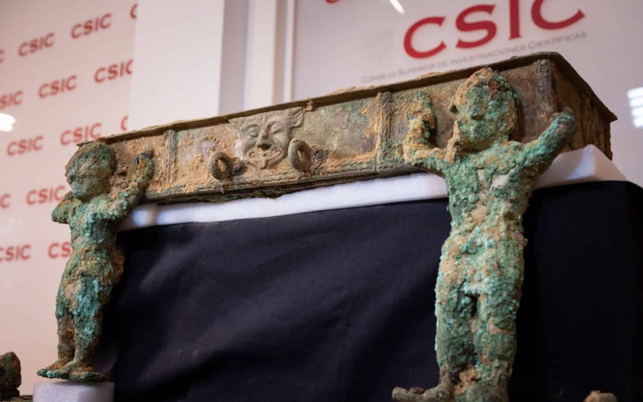 A 2,500-year-old bronze ritual chariot from Casas del Turuñuelo in Spain displayed at a CSIC press presentation.