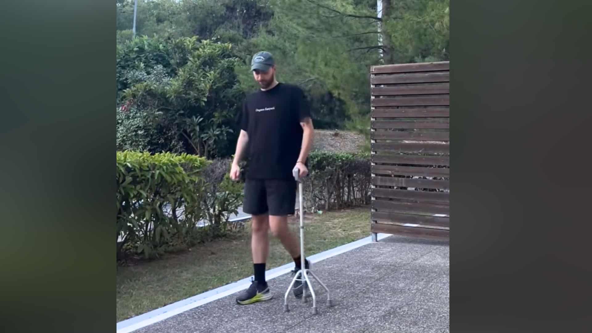 Greek tourist Australia walking again
