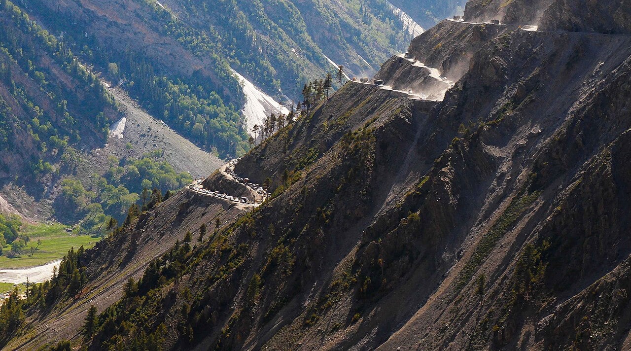 Road to Zoji La Pass from Srinagar