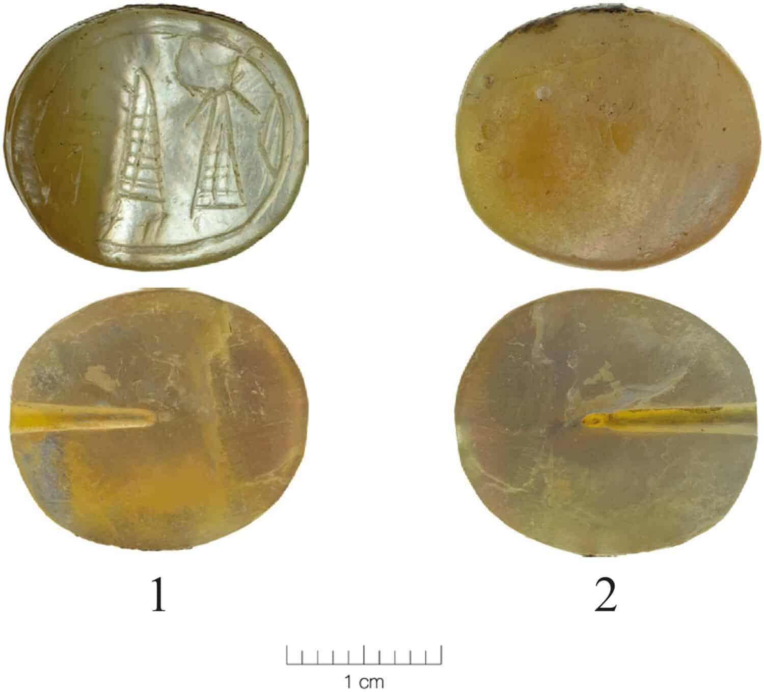 Stamp seal from Tel Hadid made of a nacreous mollusc