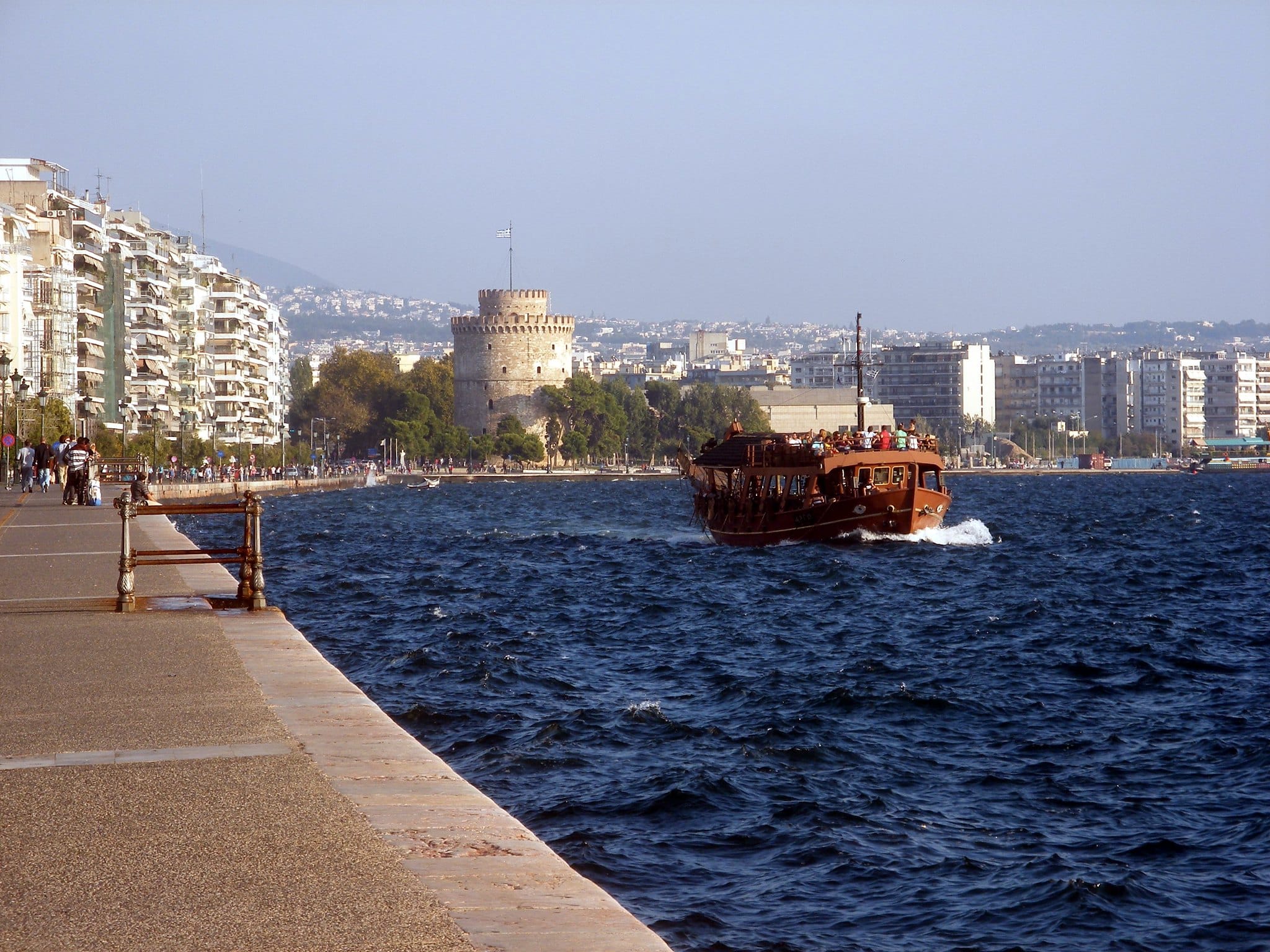 A view of Thessaloniki’s waterfront and the White Tower along the Thermaikos Gulf.