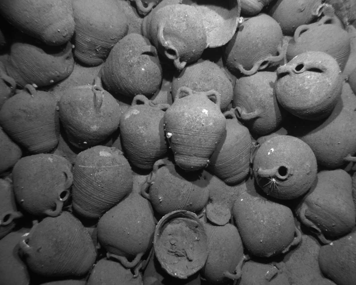 Two representative views of Günsenin Type I amphorae on the Knidos F site
