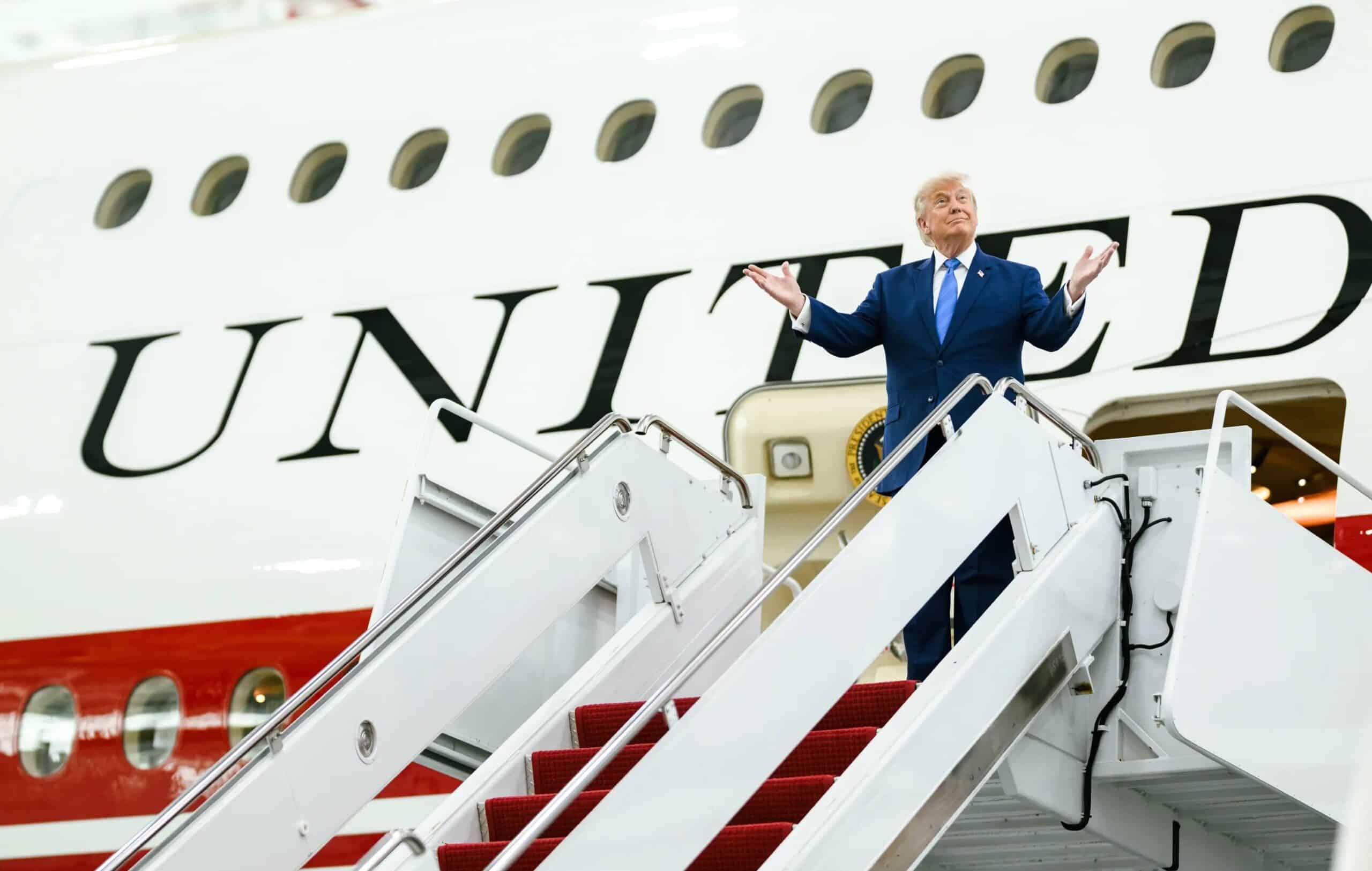 Trump on Air force One Gifted by Qatar