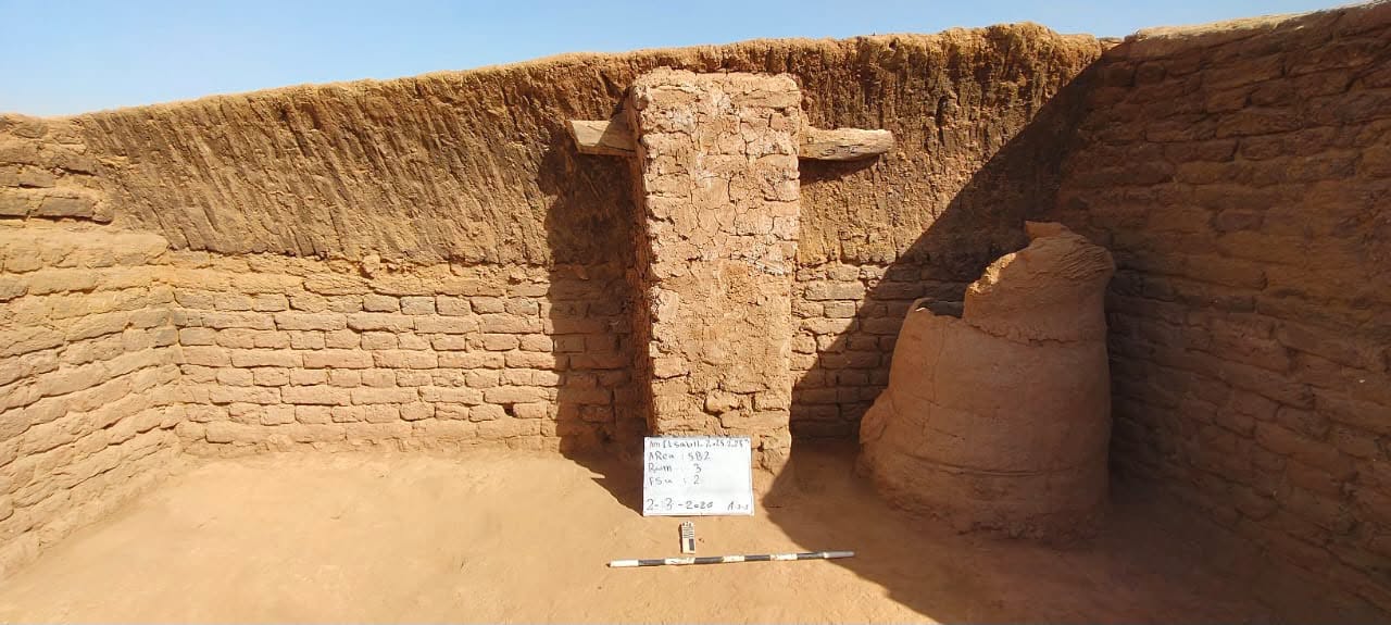 A mudbrick room with preserved architectural features