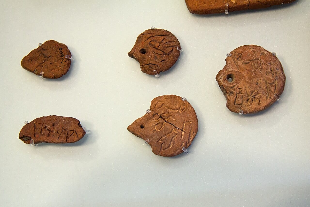 Pendants with Linear A inscriptions from Crete
