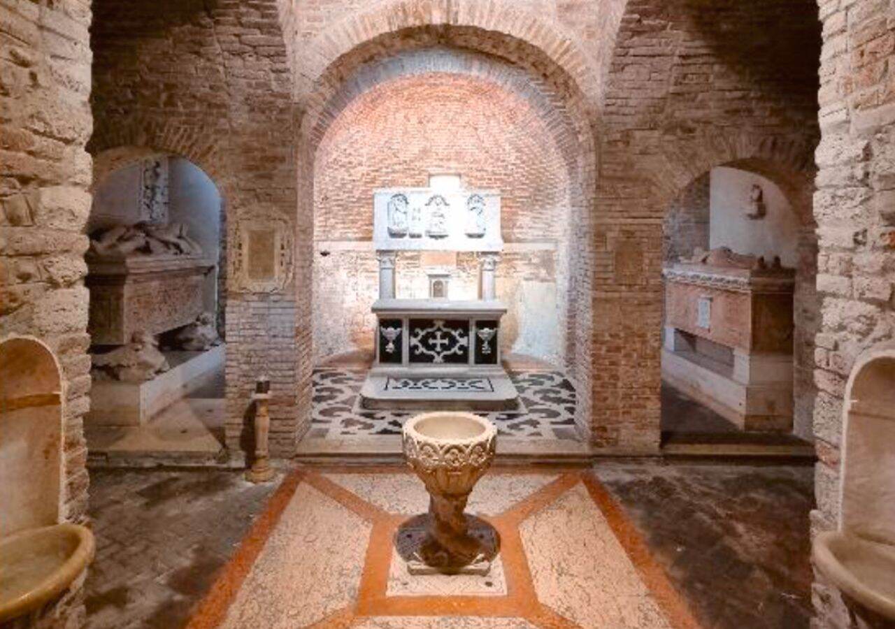 Verona, SS. Teuteria and Tosca, interior