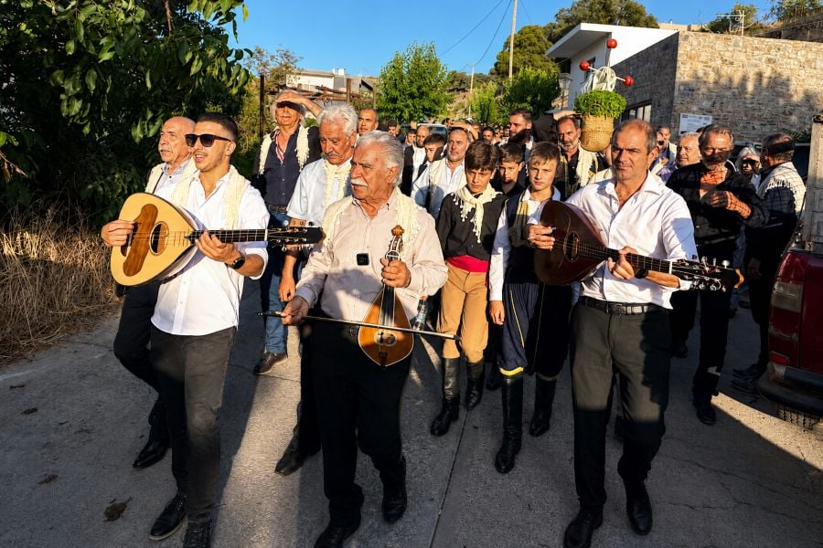 Cretan musicians Credit: Greek Reporter