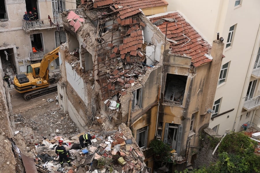 Plaka collapsed building after explosion.