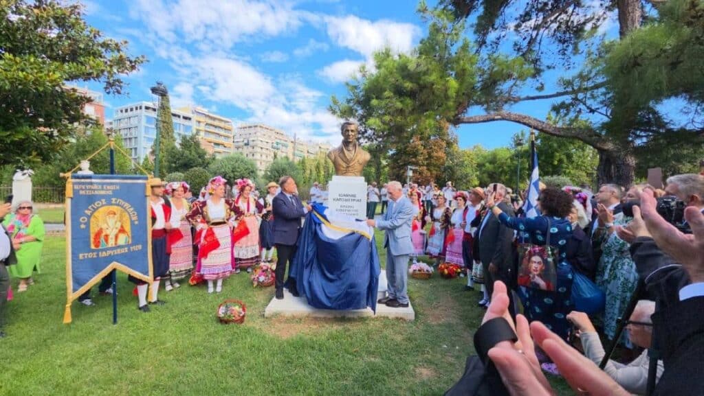 Unveiling of the Ioannis Kapodistrias bust in Thessaloniki with members of the Corfiot community in traditional dress.
