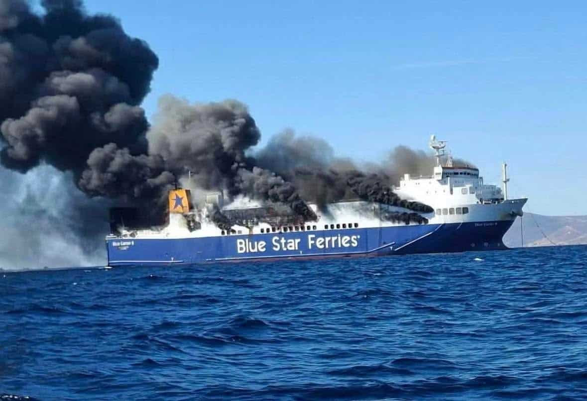 BLUE CARRIER 2: Φωτιά βόρεια της Μυκόνου – Σώοι οι 29 επιβαίνοντες, μεγάλη επιχείρηση στη θάλασσα