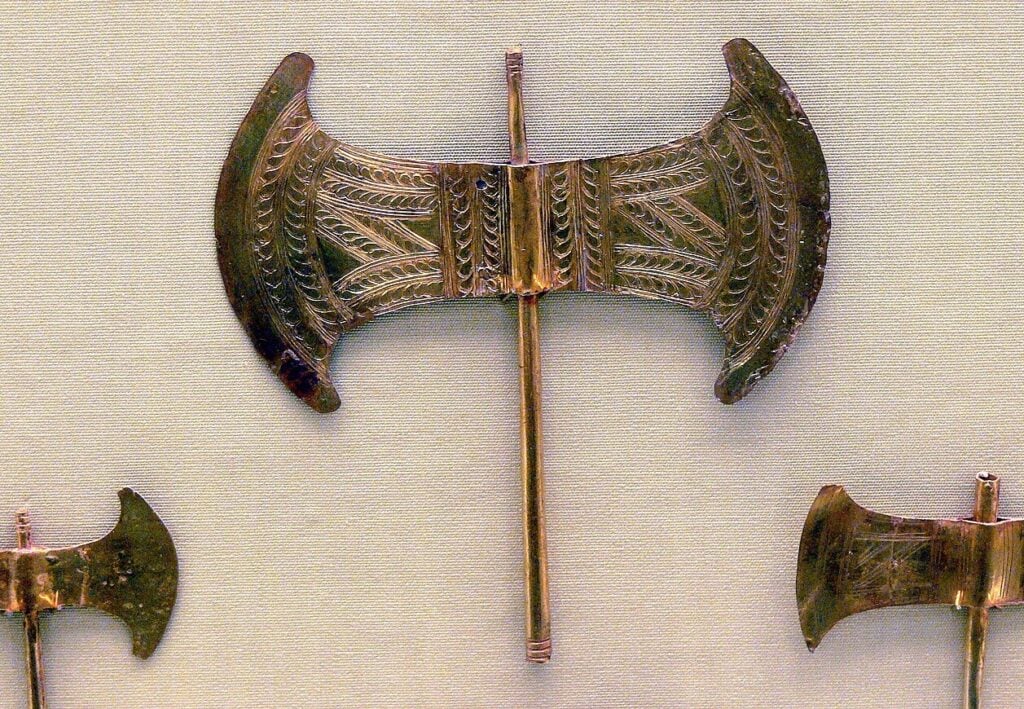 Minoan double-axe