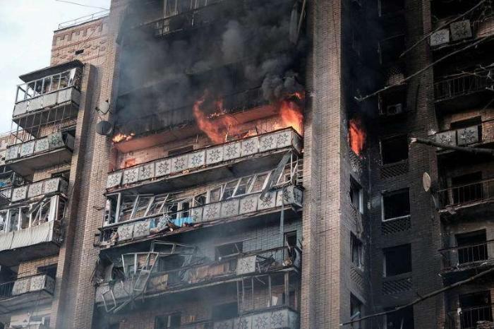 Flames enguls a multi-story building following a Russian strike in Kramatorsk, Donetsk region, eastern Ukraine, 28 September 2026, amid the Russian invasion. Designated an active combat zone, the administrative center faces regular bombardment from Russian guided aerial bombs, artillery, and drone strikes launched from nearby front-line positions. EPA/MARIA SENOVILLA