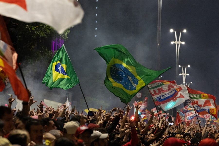 Supporters of Brazilian President Luiz Inácio Lula da Silva celebrate his reelection in São Paulo, Brazil, on October 25, 2026, after he won the presidential runoff with 51.79% of the vote against Flávio Bolsonaro, who received 48.21%. Photo: Isaac Fontana/EPA via ANA-MPA.