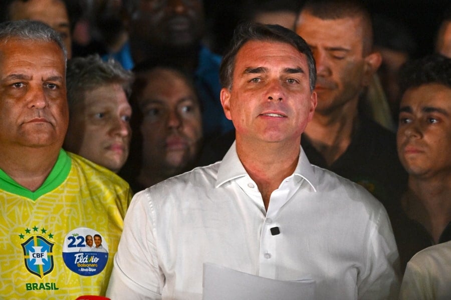Brazilian presidential candidate Flávio Bolsonaro delivers a speech in Brasília, Brazil, on October 25, 2026, following his defeat by incumbent President Luiz Inácio Lula da Silva in the presidential runoff election. Photo: Andre Borges/EPA via ANA-MPA.