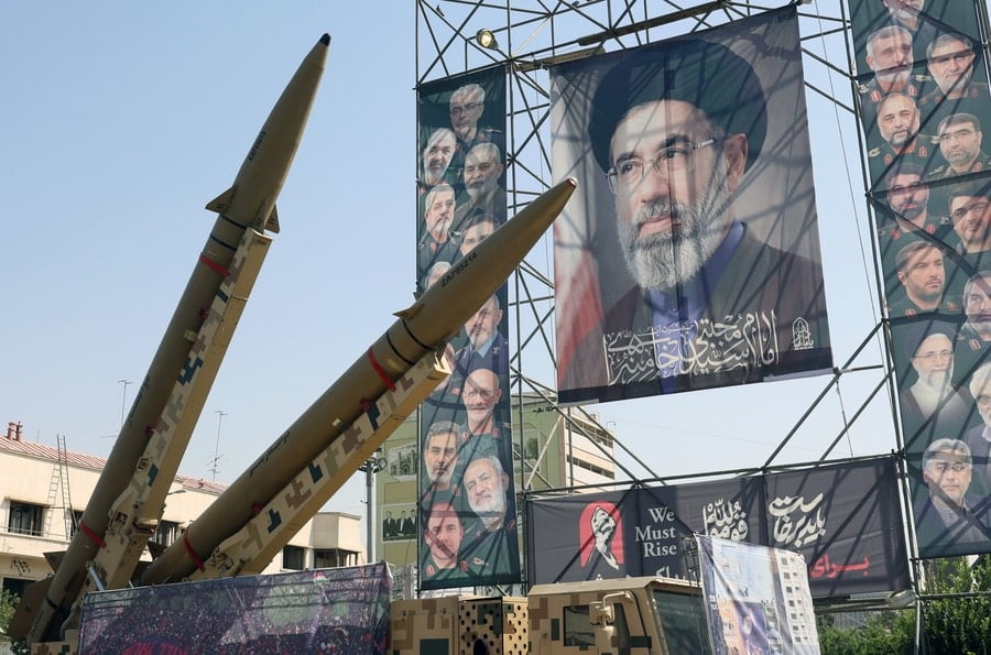 Iranian Zolfaghar missiles are displayed in front of a large portrait of Supreme Leader Ayatollah Mojtaba Khamenei at Baharestan Square in Tehran, Iran, on September 28, 2026, amid tensions with the United States over the Strait of Hormuz. Photo: Abedin Taherkenareh/EPA via ANA-MPA