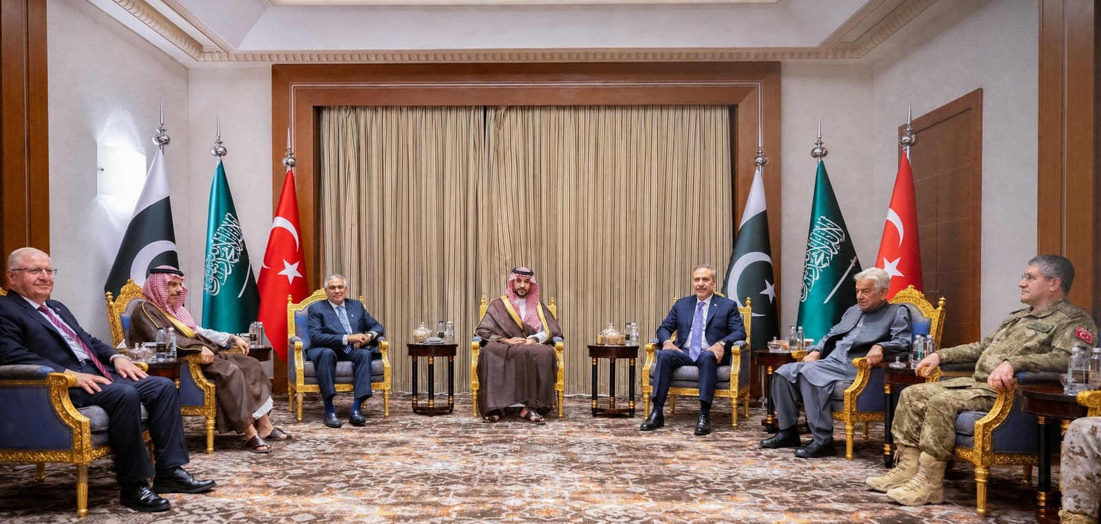Officials and military representatives from Saudi Arabia, Pakistan and Turkey meet in Riyadh under the Makkah Alliance.