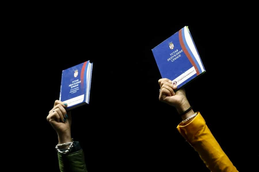 Students hold copies of the Serbian Constitution during the final election campaign rally of the “Student List” civic movement in Belgrade, Serbia, on October 22, 2026, ahead of the October 25 parliamentary elections. Photo: Marko Djokovic/EPA via ANA-MPA.