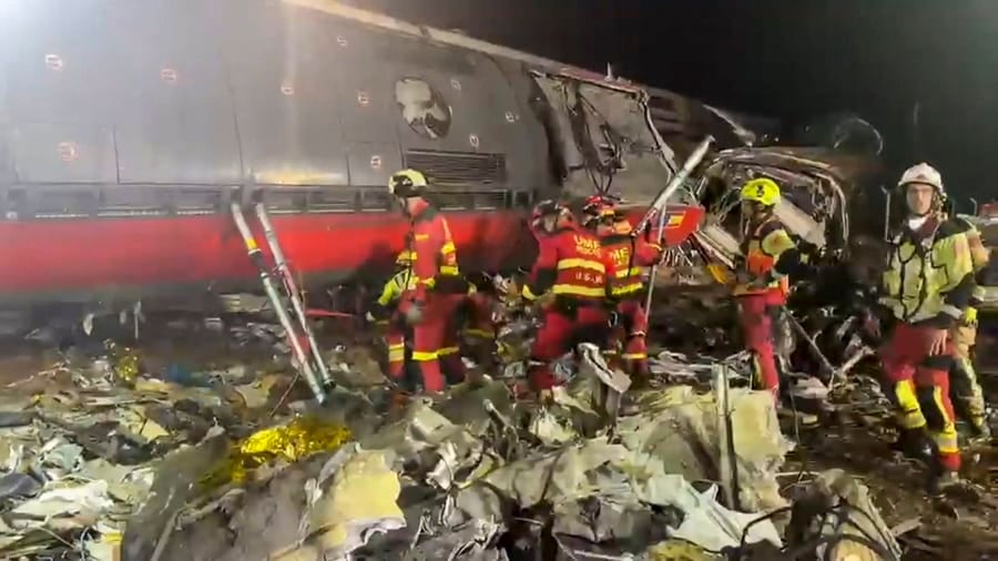 Emergency personnel conduct recovery operations at the site of a collision between two high-speed trains operated by Iryo and Renfe near Urda, Toledo province, Spain, on October 29, 2026. At least 68 people were killed and dozens injured in the October 28 accident. Photo: EPA/UME Handout via ANA-MPA.