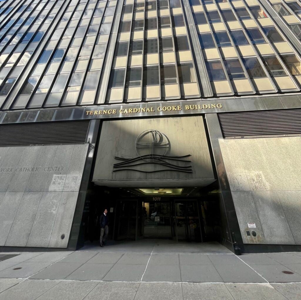 The Terence Cardinal Cooke Building at 1011 First Avenue in Manhattan, New York City, houses the headquarters of the Roman Catholic Archdiocese of New York. Photographed on December 19, 2023. Photo: Transpoman/Wikimedia Commons, CC BY-SA 4.0.