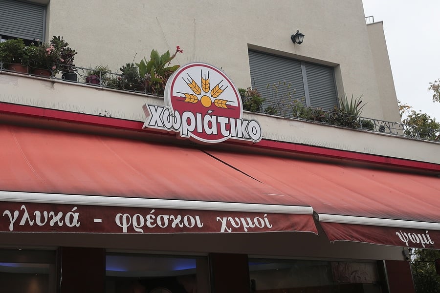 Exterior of a To Choriatiko bakery in Greece, October 26, 2026. The chain's owner, Angelos Giannakopoulos, was arrested as part of an investigation into alleged tax fraud, fictitious invoices and money laundering involving more than €100 million in estimated losses to the Greek state. Credit: Alexandros Vlachos/ANA-MPA